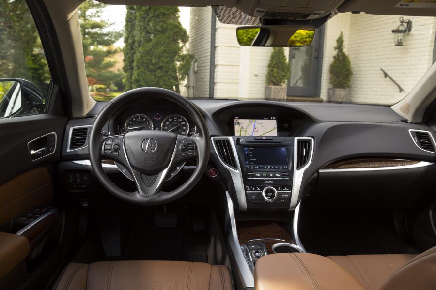 Торпедо Acura TLX SH-AWD 2017 года  (фото 17 из 36)